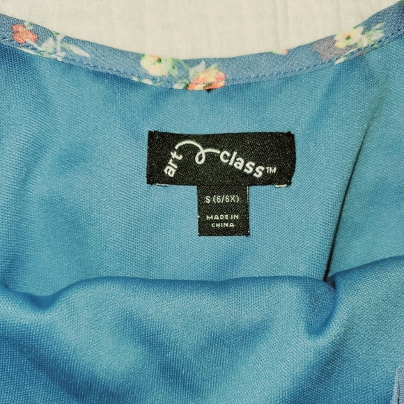 Clothing - Picture 3 of 4